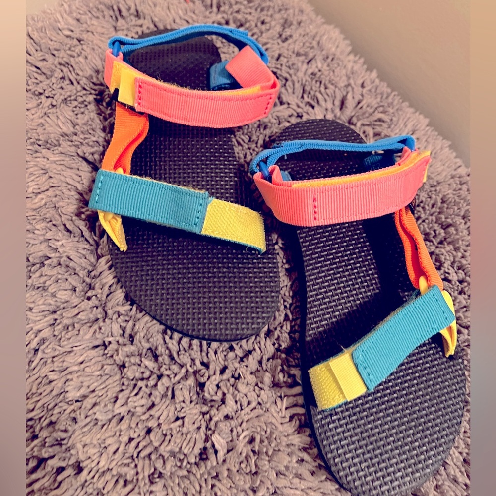 Kid's Size 1 Teva Sandal